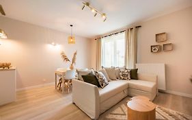 Wola Cosy Beige Apartment